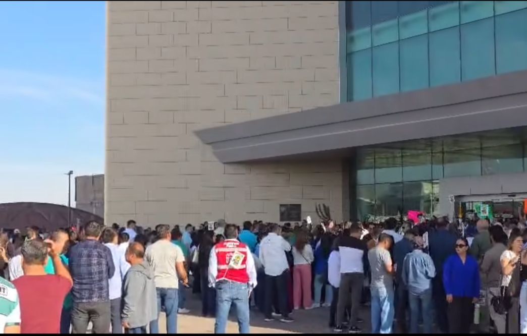 Paro de labores de trabajadores en el Ayuntamiento de Torreón