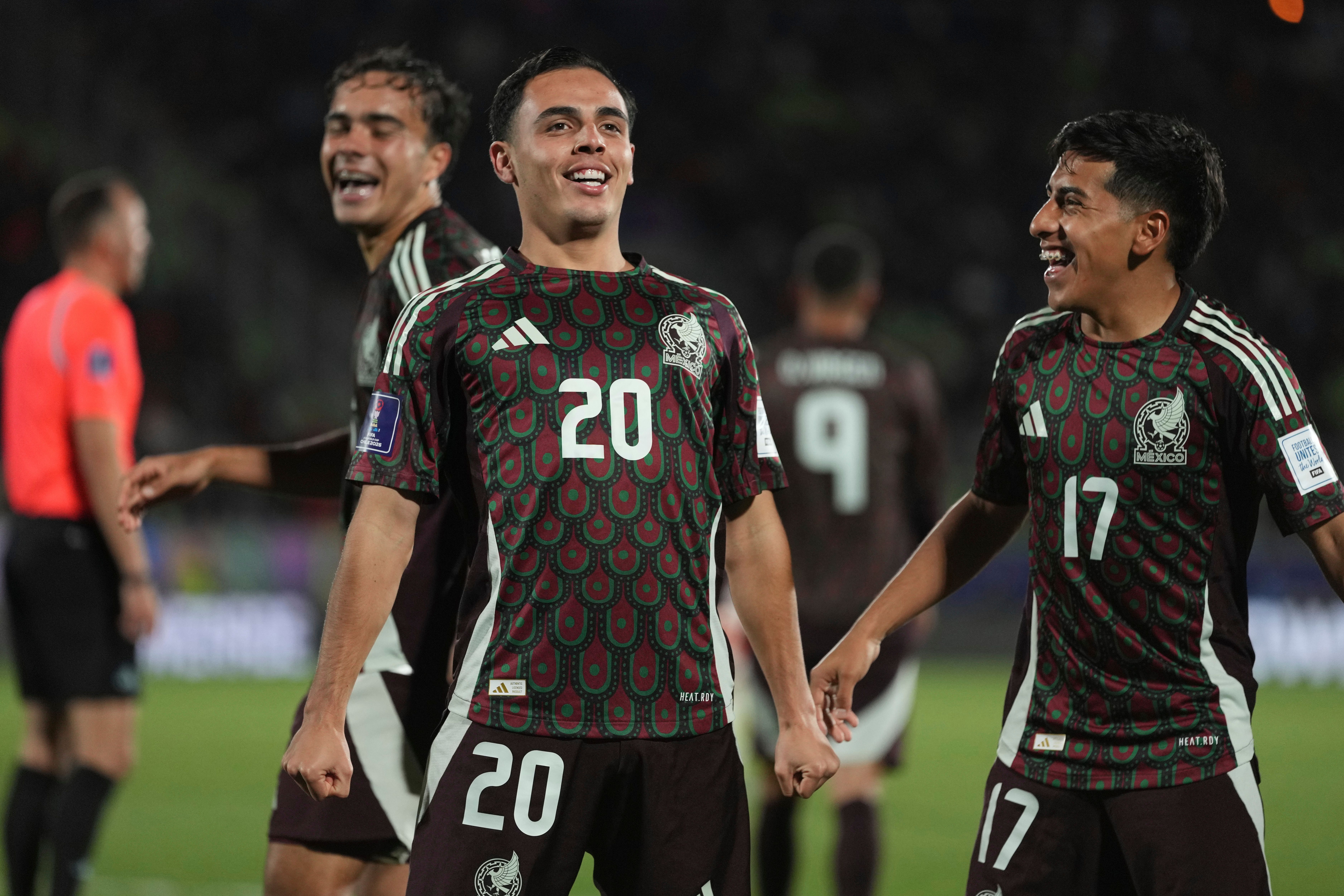 ¡Y en su casa! México golea a Chile y está en Cuartos del Mundial