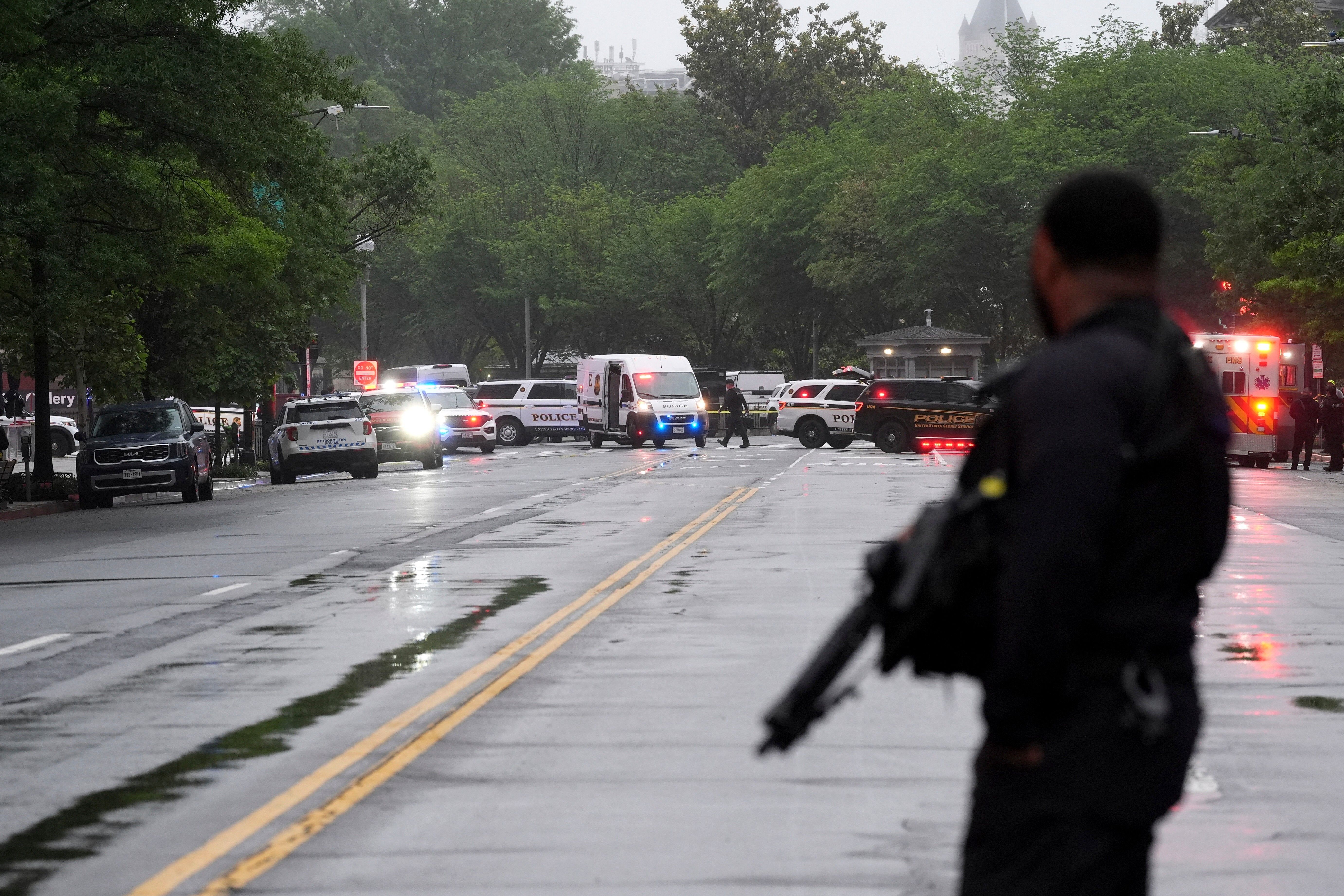 Sospechoso muere tras tiroteo afuera de la Casa Blanca