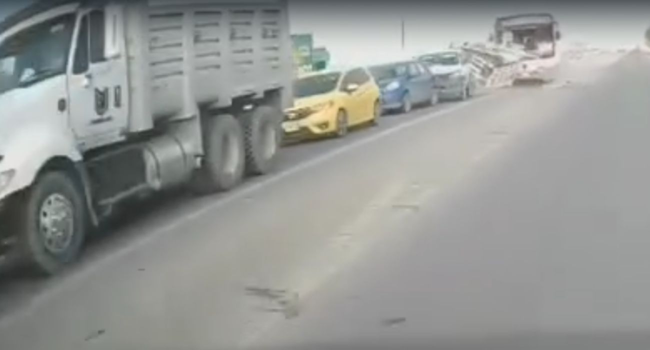 Choque en carretera a Miguel Alemán deja 15 personas lesionadas