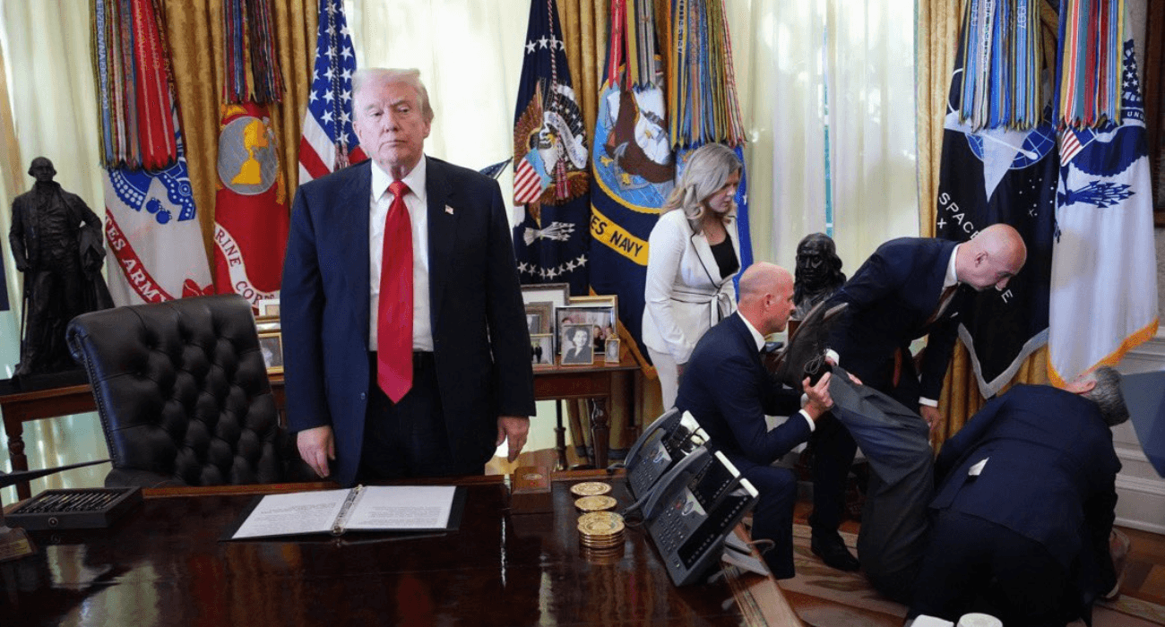 Hombre se desmaya durante rueda de prensa de Donald Trump