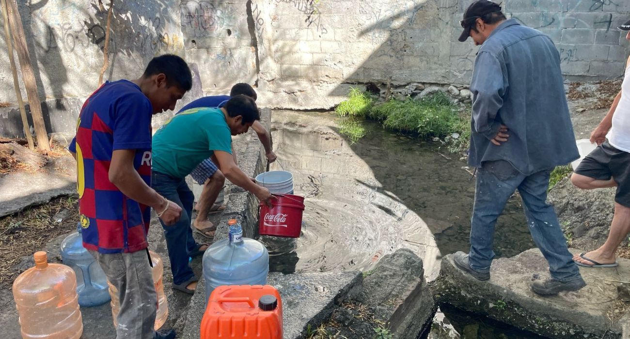 Llevan sin agua más de 24 horas vecinos del sur de Monterrey