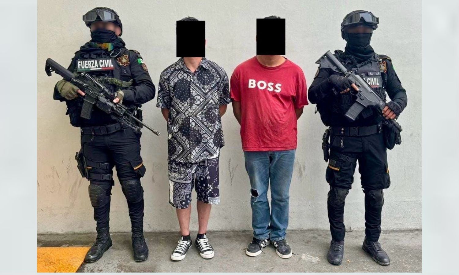 Detienen a dos hombres en posesión de arma y drogas en El Carmen