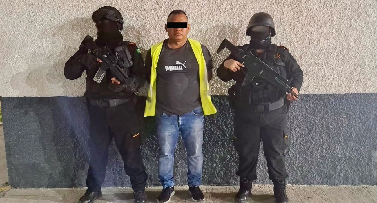 Policías de Fuerza Civil detienen a hombre armado en Monterrey