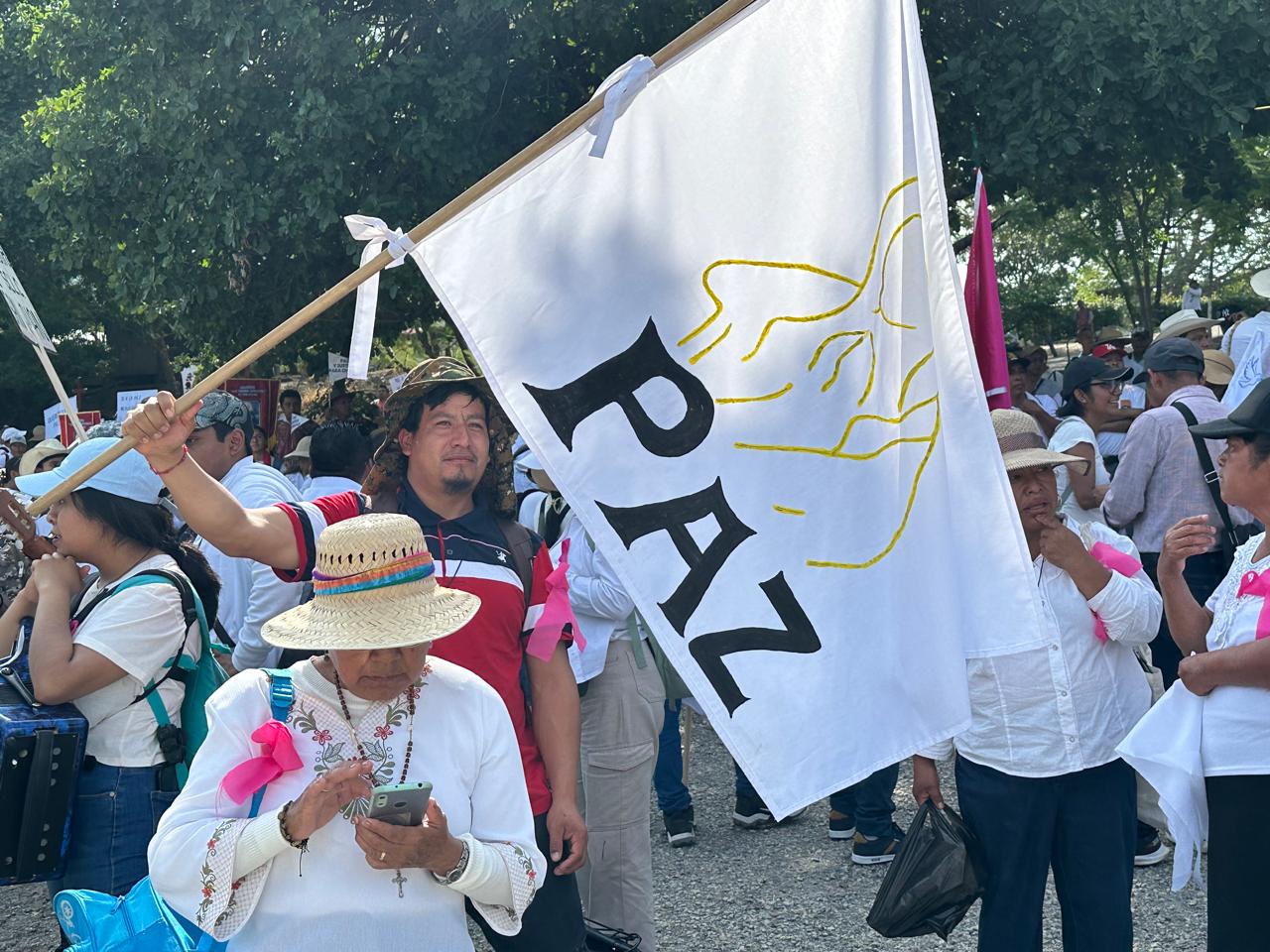 Miles de indígenas marchan en Chiapas por la paz