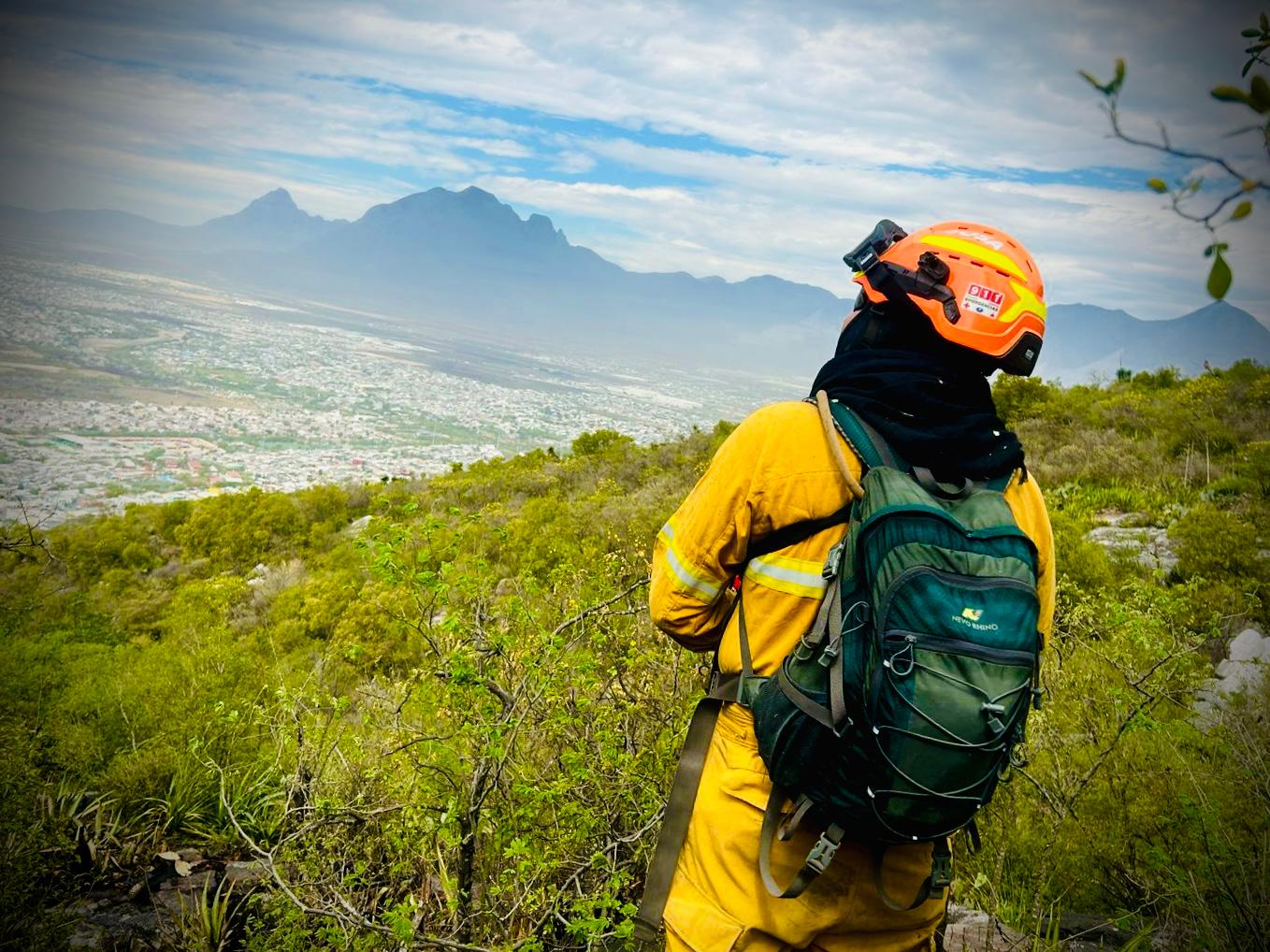 Apagan incendio en Cerro del Topo Chico tras 30 horas de trabajo