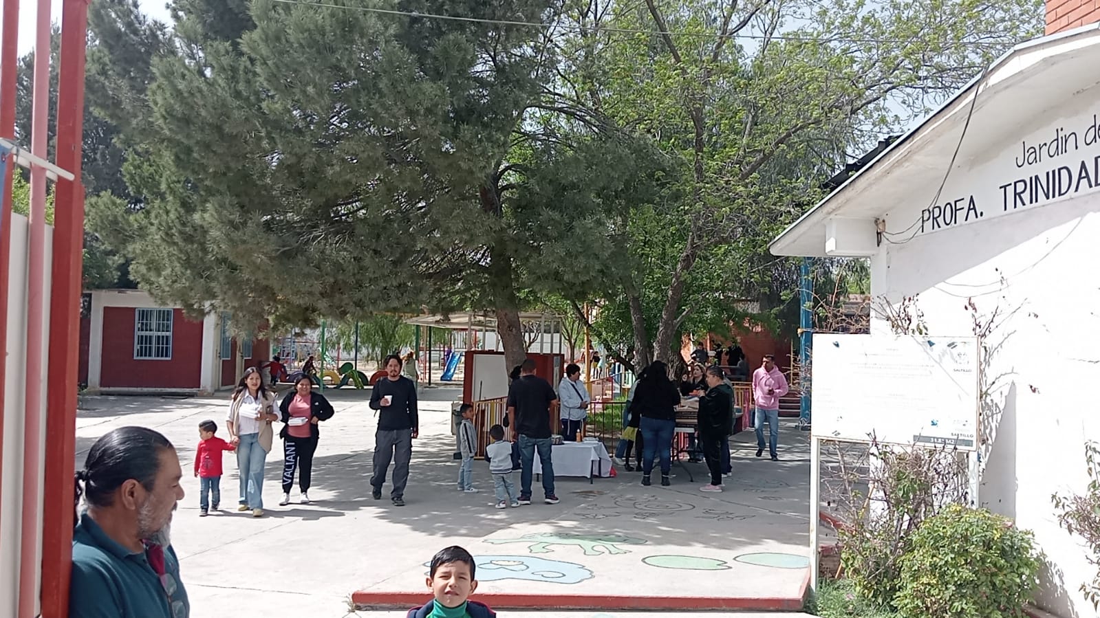 Niños celebran la llegada de la primavera con desfile en Saltillo
