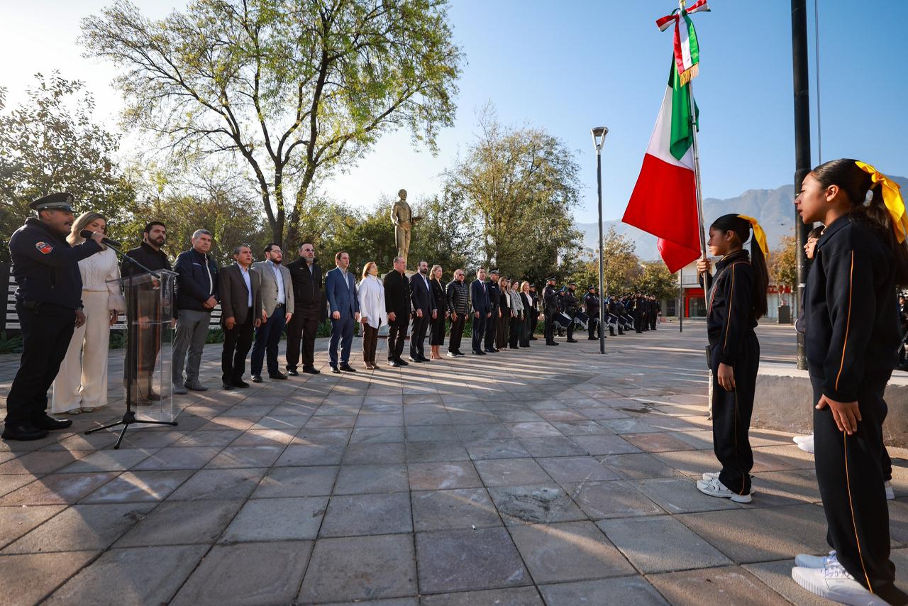 San Pedro rinde homenaje a la Bandera de México en su día