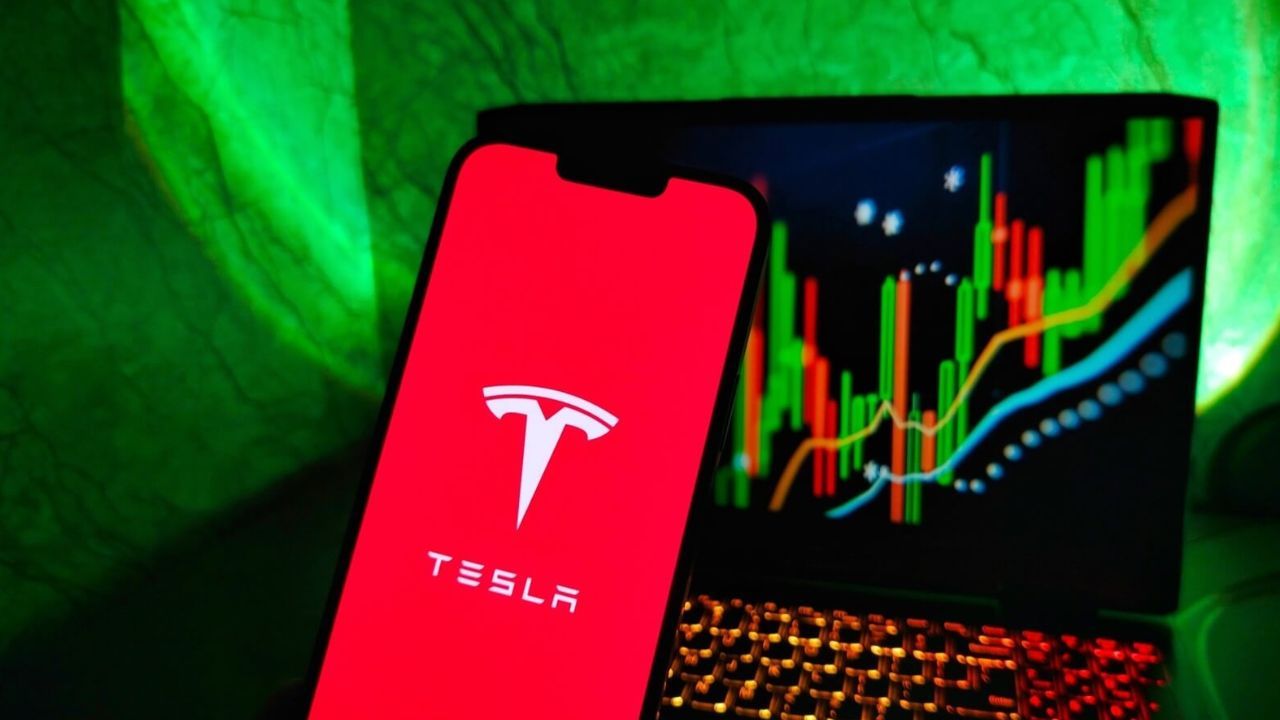 Acciones de Tesla siguen al alza; crecen casi 10%