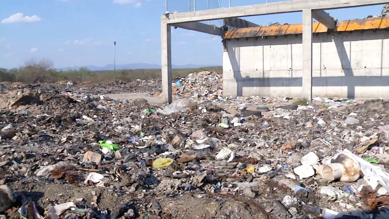 Quema de basura enferma a habitantes de Pesquería