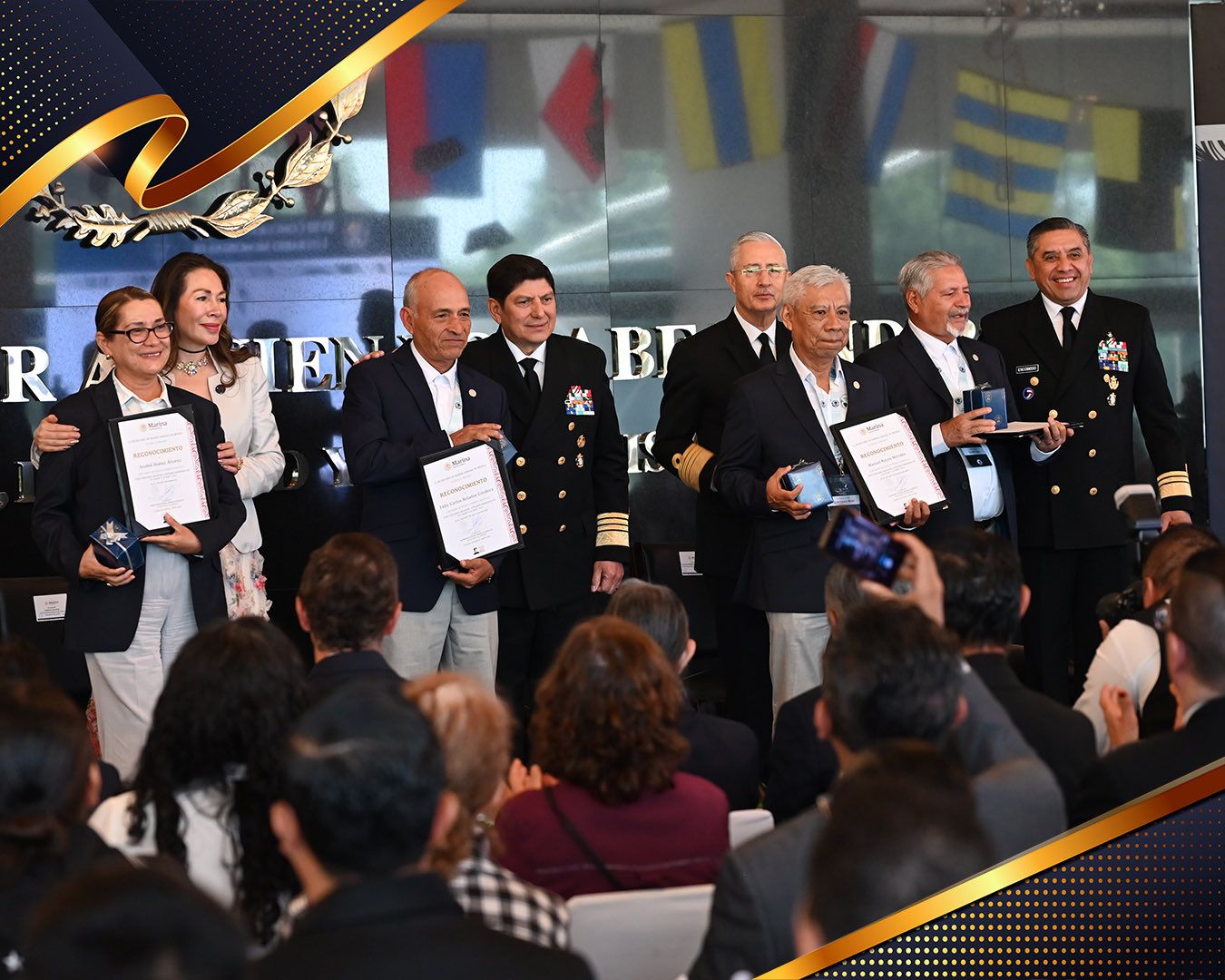 Premian a ganadores de concurso 'Memorias de La Vejez y la Mar'