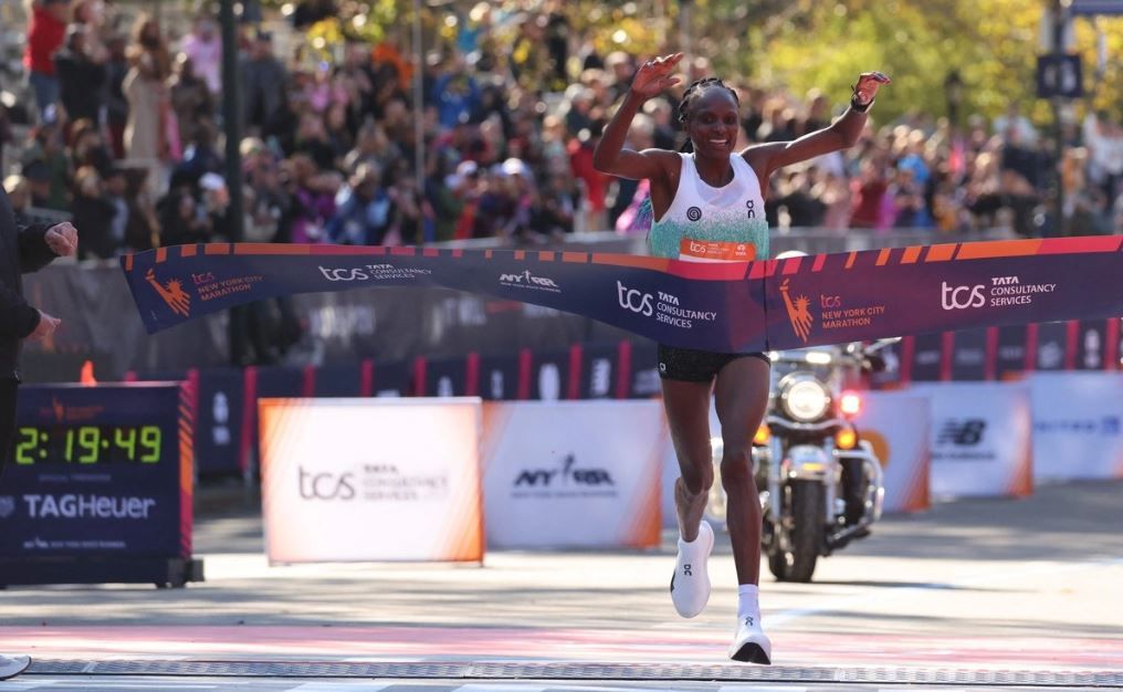 La keniana Hellen Obiri gana con récord el Maratón de NY