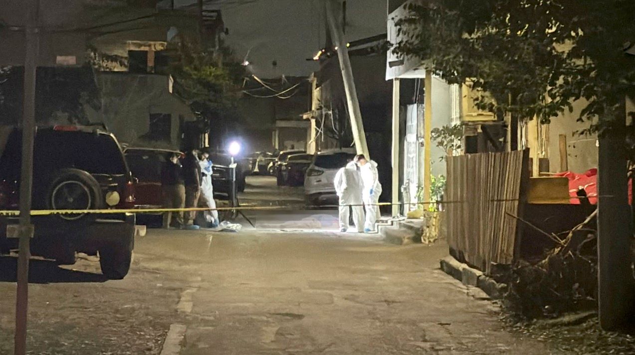 Ejecutan a hombre afuera de su casa en la colonia Felipe Carrillo