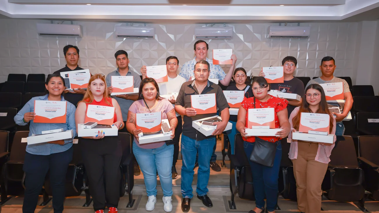 Entrega AyD premios a los ganadores del nombre 'Presa León'