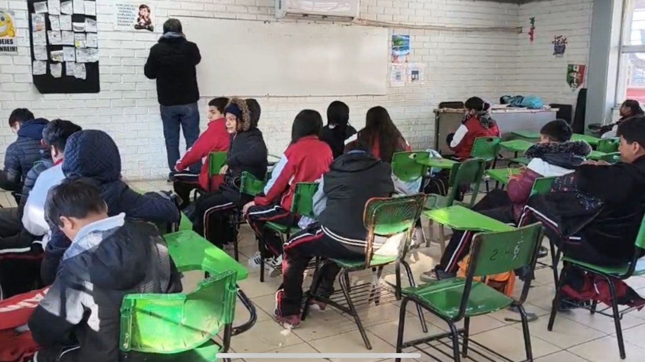 Alcanza 50% asistencia en instituciones educativas pese al frío