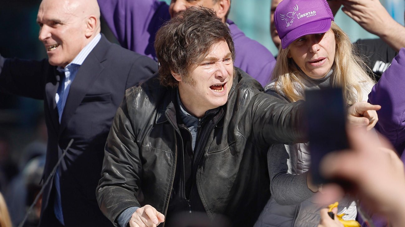 Desalojan a Milei de acto electoral por violentos manifestantes