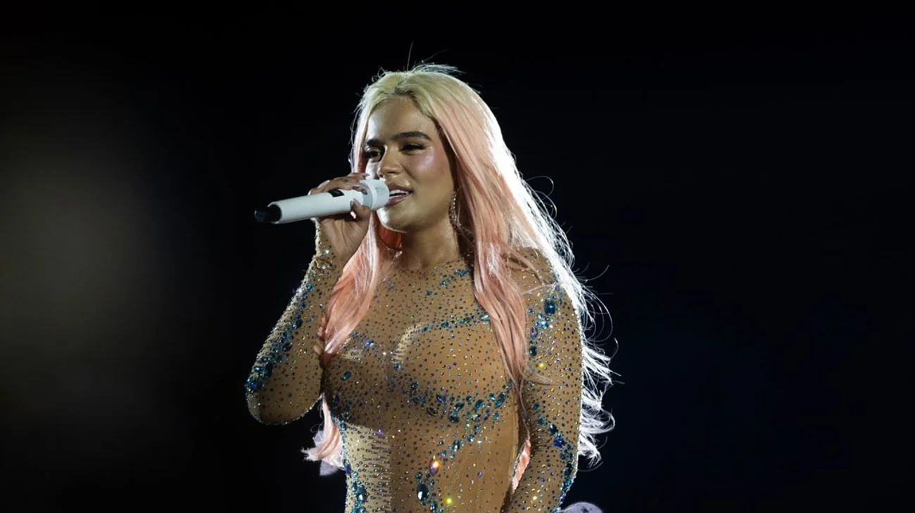 Critican canción de Karol G por sexualizar a menores