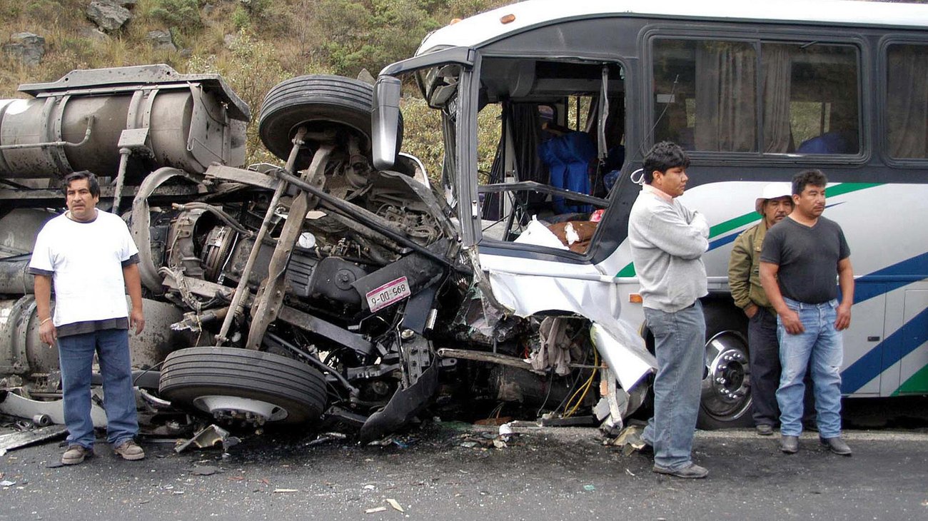 Volcadura de camión en Nayarit deja 11 muertos y 31 heridos