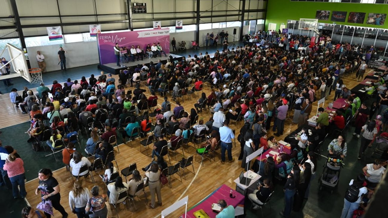Realizan Feria de la Mujer en el Multideportivo El Sarape