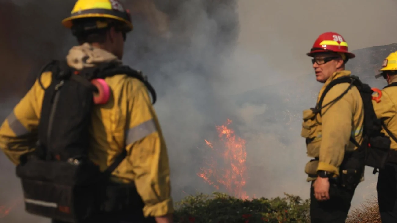 Incendios en California arrasan 16 mil hectáreas; van 16 muertos