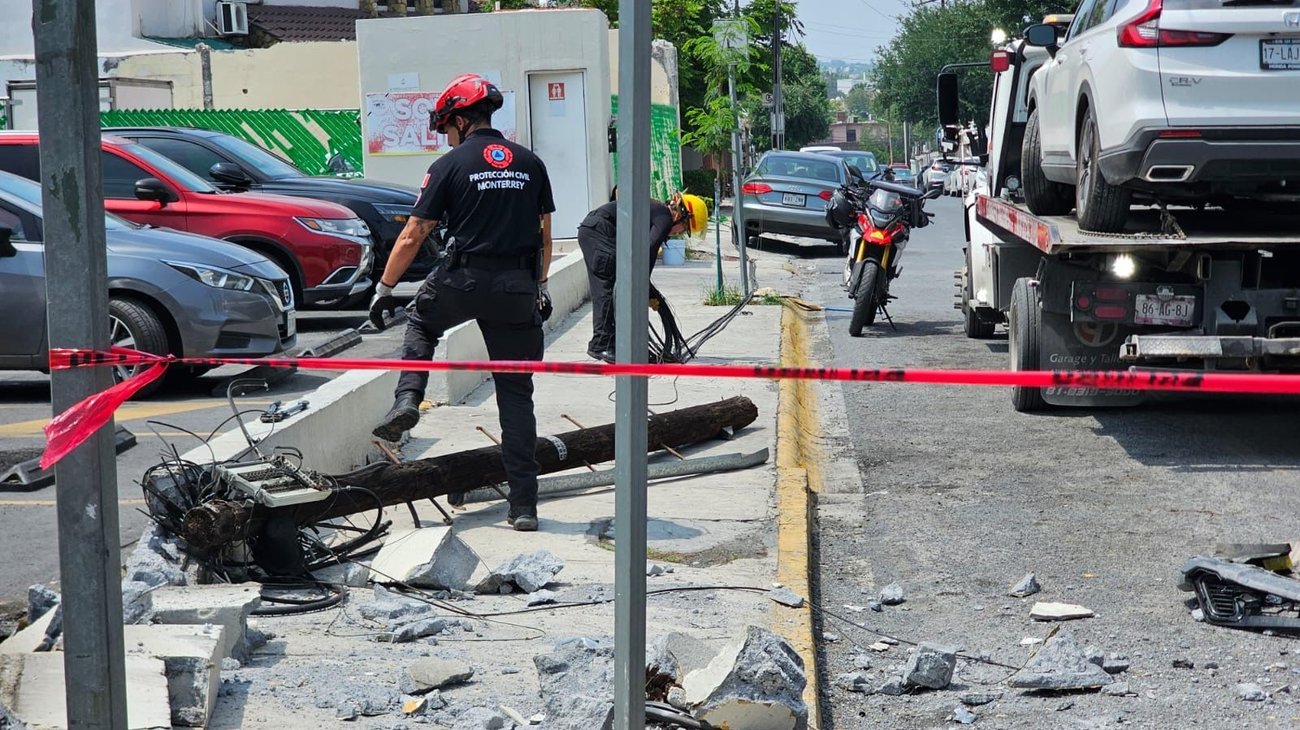 Choca adulto mayor contra poste en carnicería de Monterrey