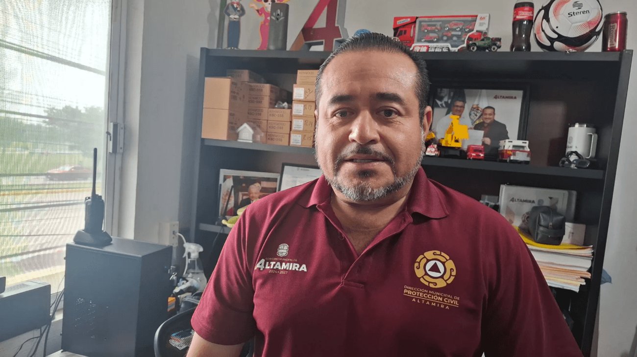 Retroexcavadora cae a la laguna del Champayán en Altamira