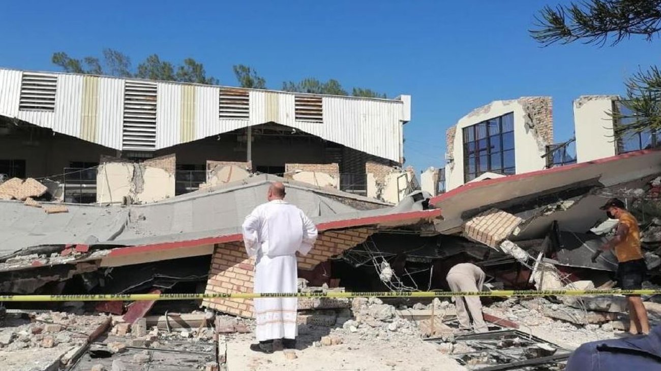 Suman 11 muertos por derrumbe de iglesia en Tamaulipas