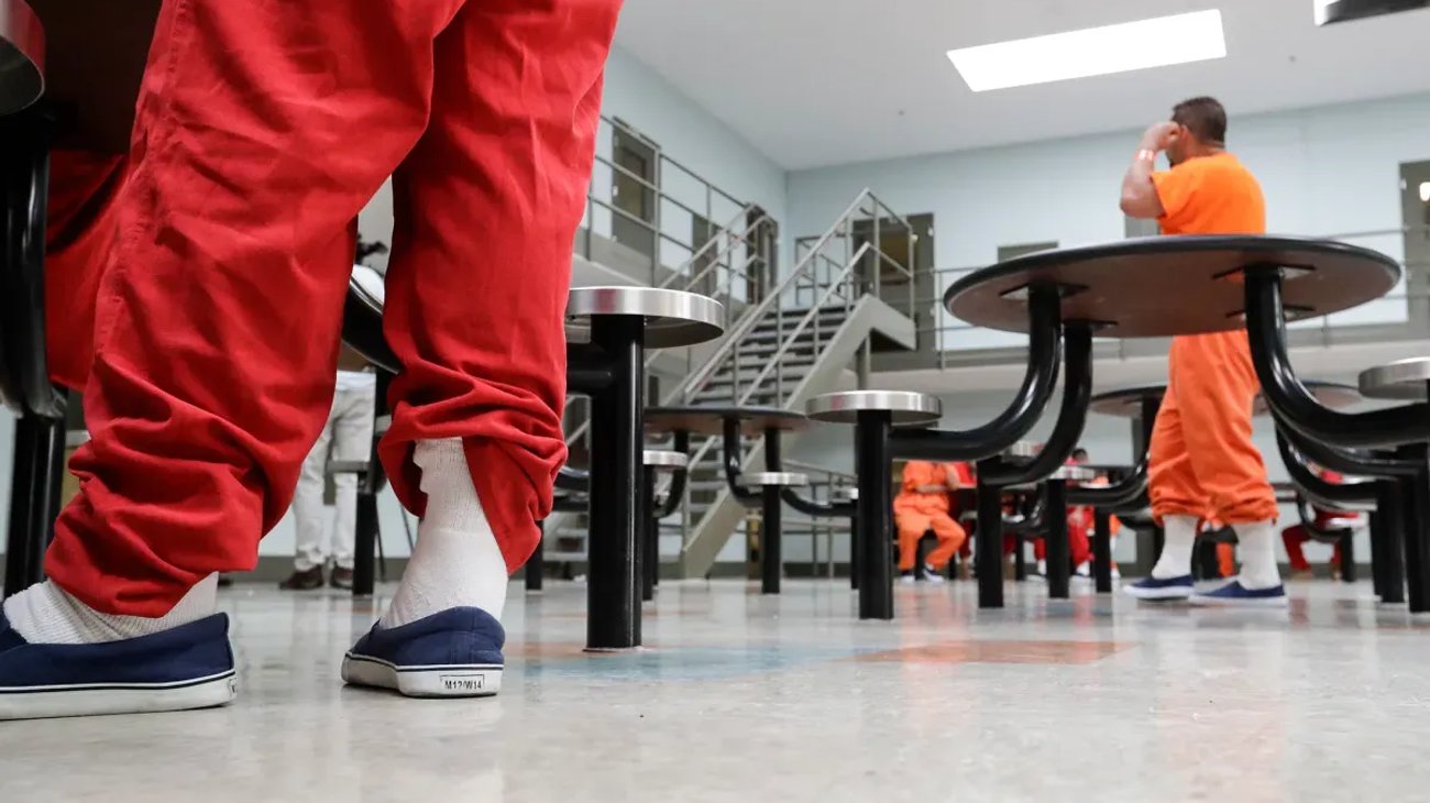 Muere mexicano detenido en un centro migratorio en California