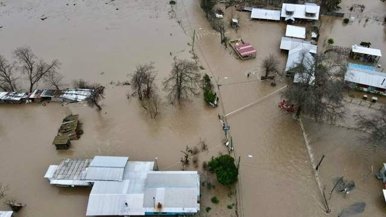 Temporal en Chile deja dos muertos y miles aislados