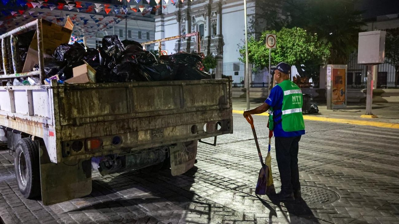 Retira Monterrey 12 toneladas de basura tras festejos regios