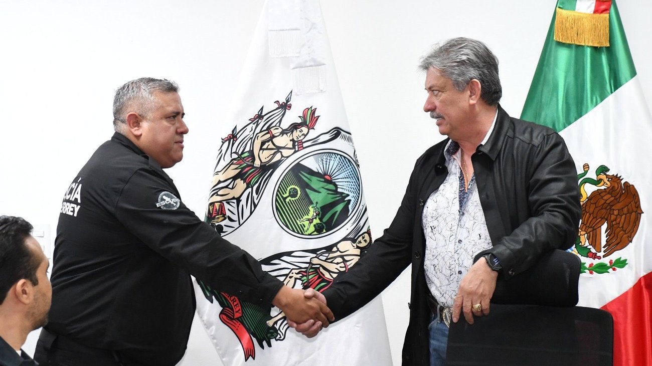 Reconocen a policía por auxiliar a menor semiinconsciente