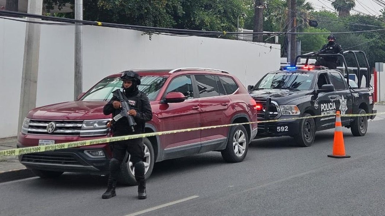 Aseguran camioneta con reporte de robo en San Jerónimo