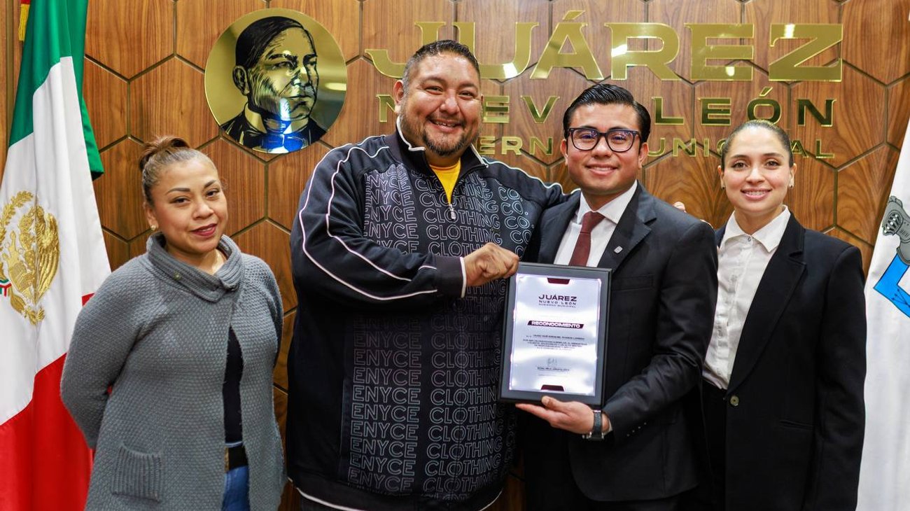 Reconoce Félix Arratia a juarenses distinguidos