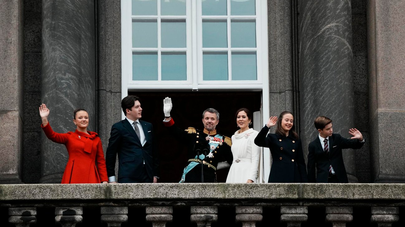 Federico X rinde protesta como nuevo Rey de Dinamarca
