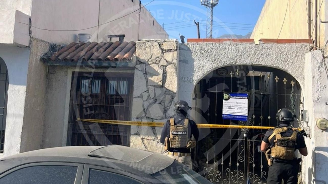 Aseguran armas y droga tras cateo en Santa Catarina