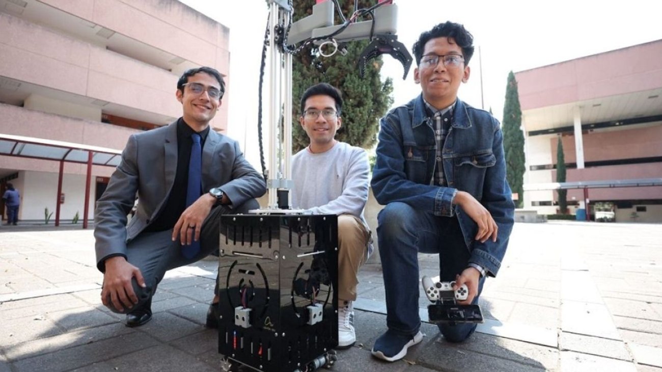 Crean alumnos del IPN robot que ayuda a personas con discapacidad