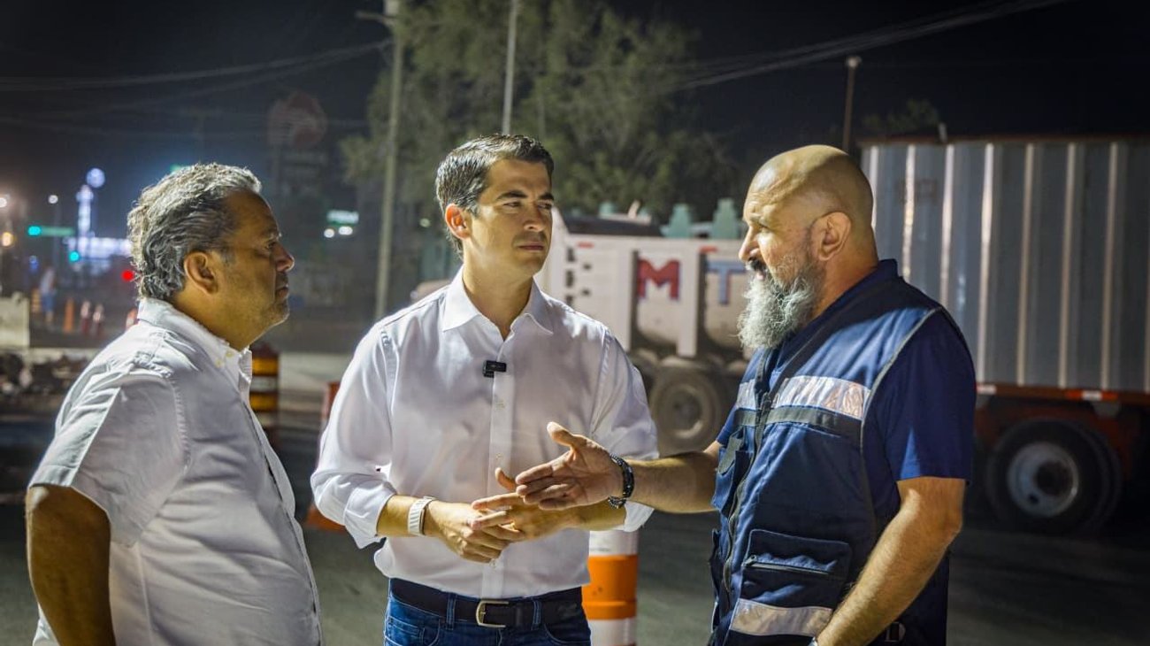 Aplica Monterrey bacheo intensivo nocturno en Los Ángeles