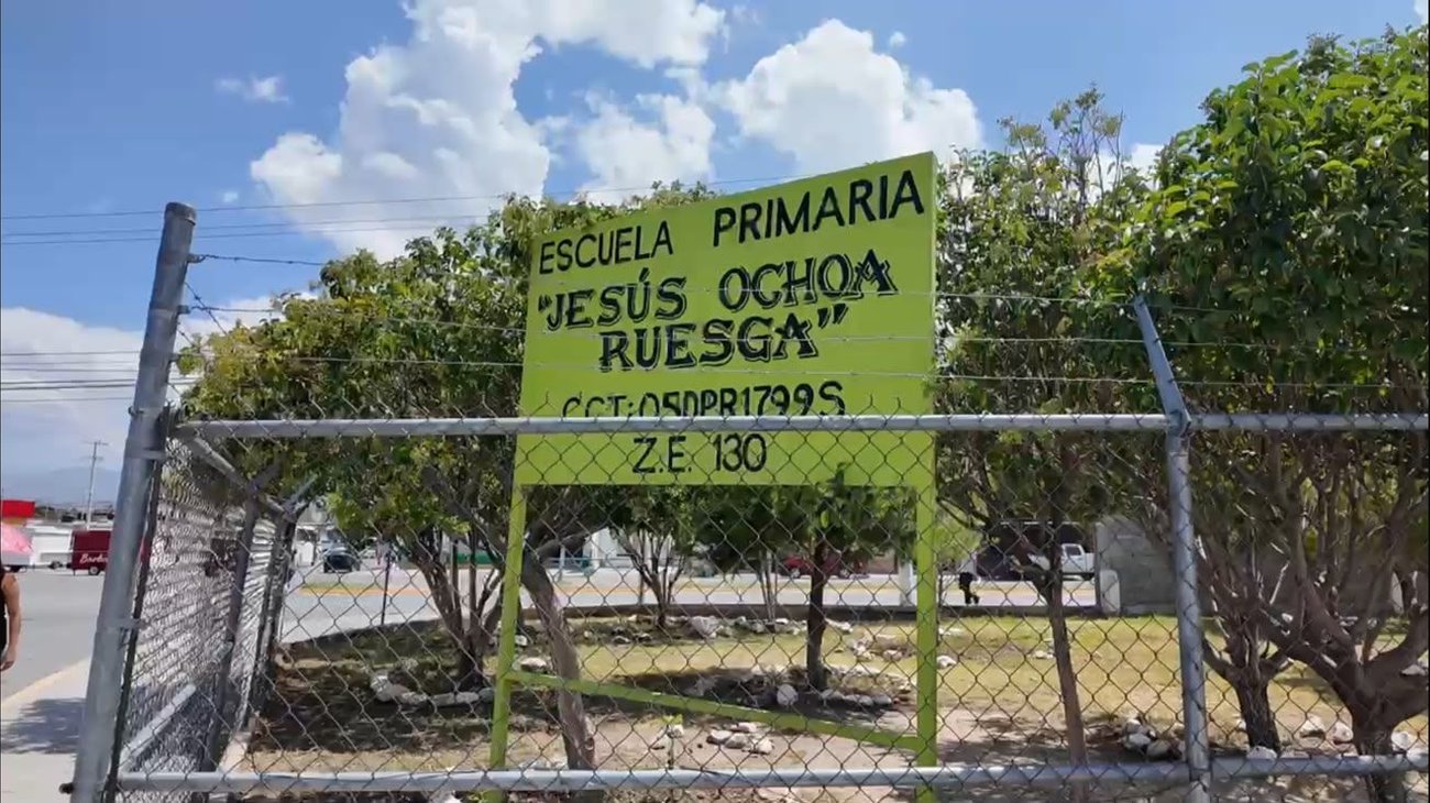 Padres protestan por falta de agua en primaria Jesús Ochoa Rueda