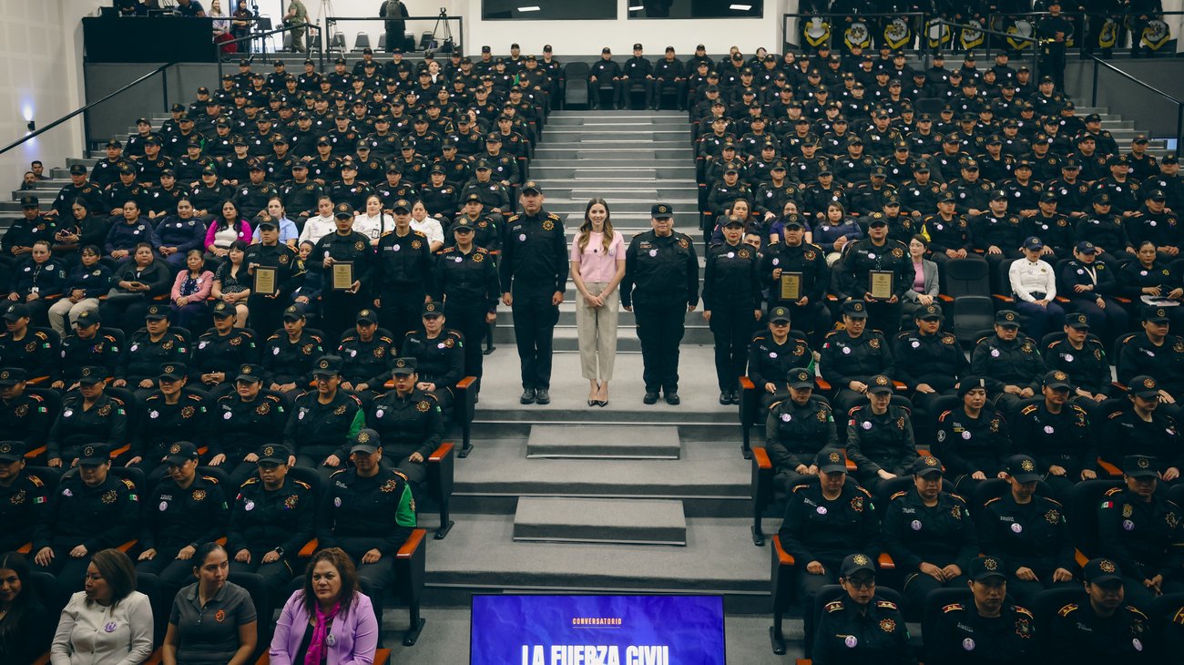 Reconoce Mariana Rodríguez a mujeres de Fuerza Civil