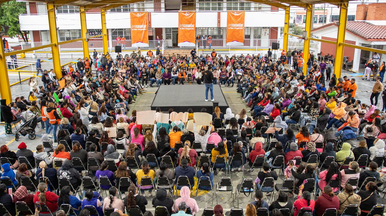 Entregan en Zuazua apoyos de programa “Ayudamos a las Mujeres”