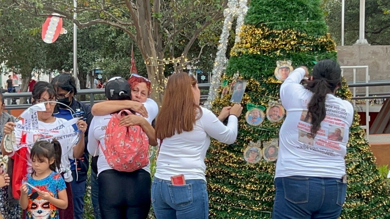 Pino navideño de protesta visibiliza desapariciones en Reynosa