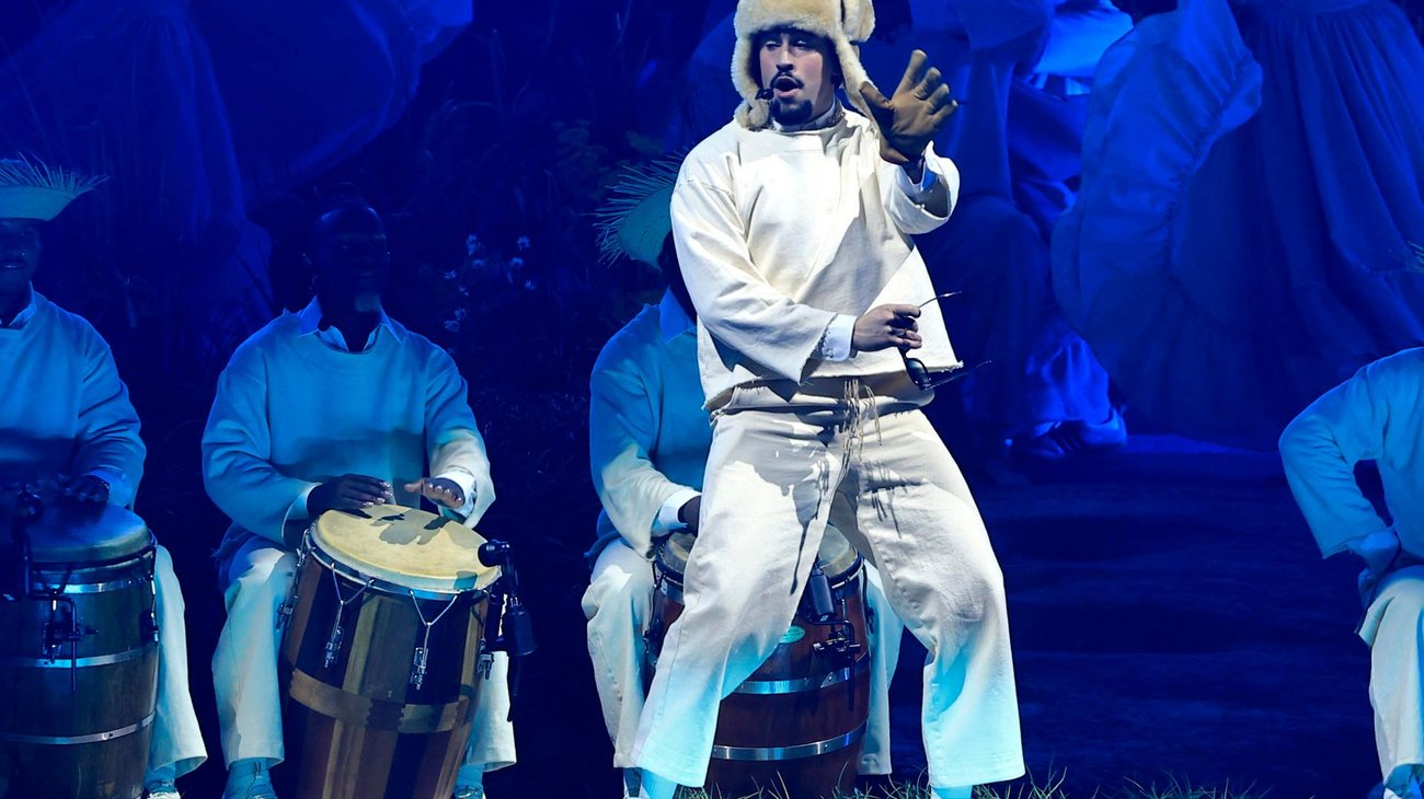 Bad Bunny confiesa que extrañó a Tego y Drake en su residencia