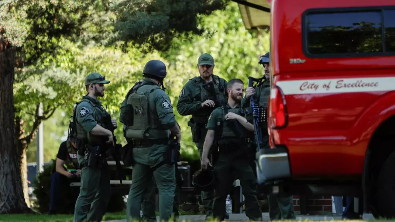 Muere presunto autor del tiroteo que mató a dos bomberos en EU.