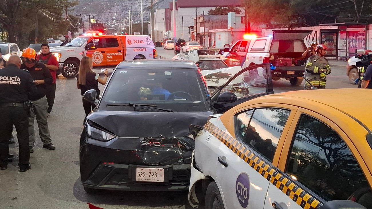 Choque por alcance deja cinco lesionados en Monterrey