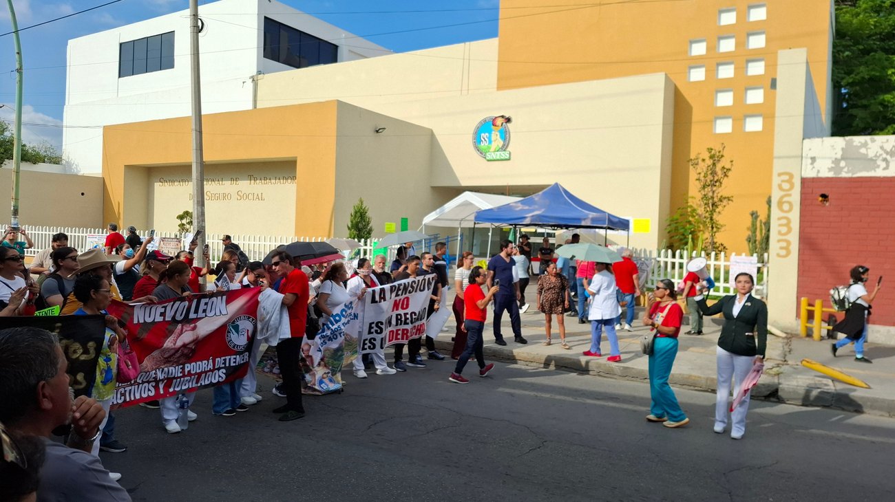 Anuncian trabajadores del IMSS marcha contra “ley mordaza”