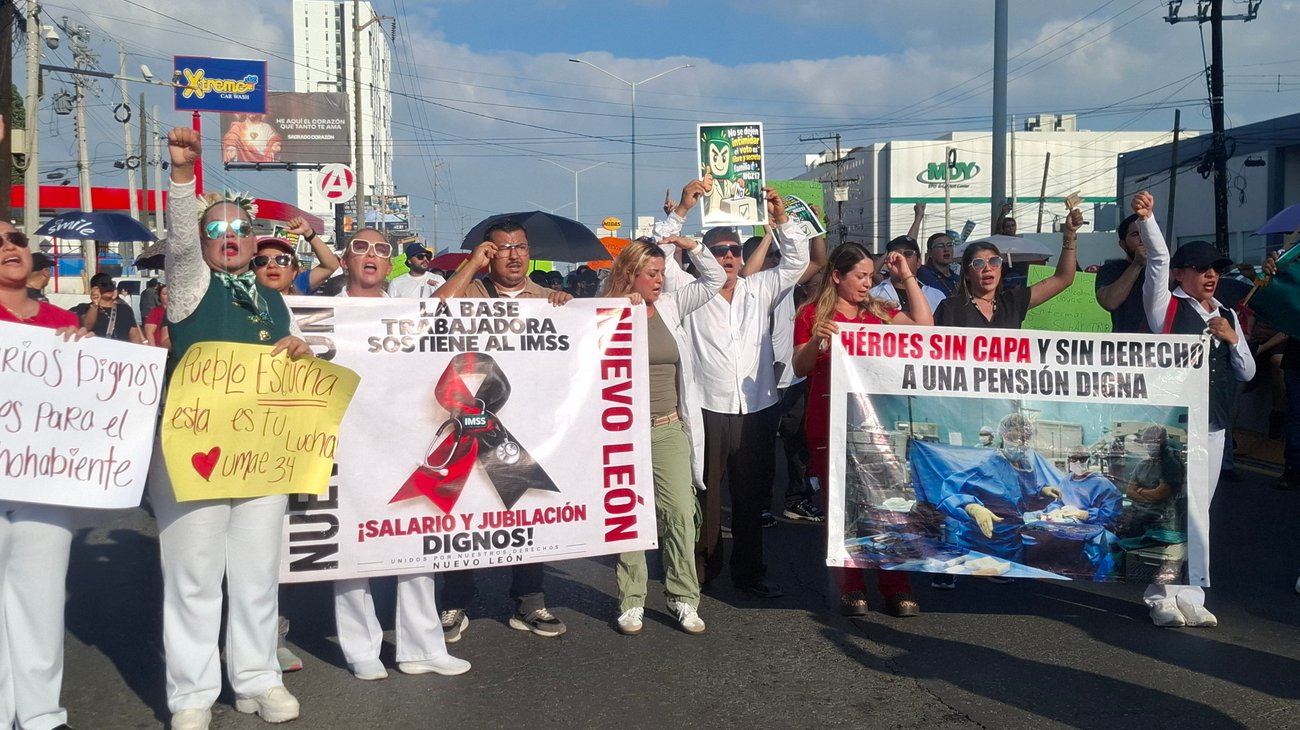 Trabajadores del IMSS en Monterrey exigen aumento salarial de 10%