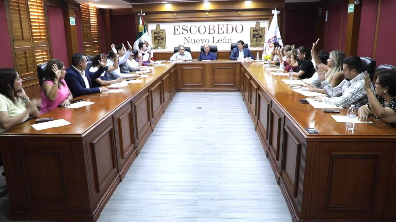 Cabildo de Escobedo aprueba licencia temporal a Andrés Mijes