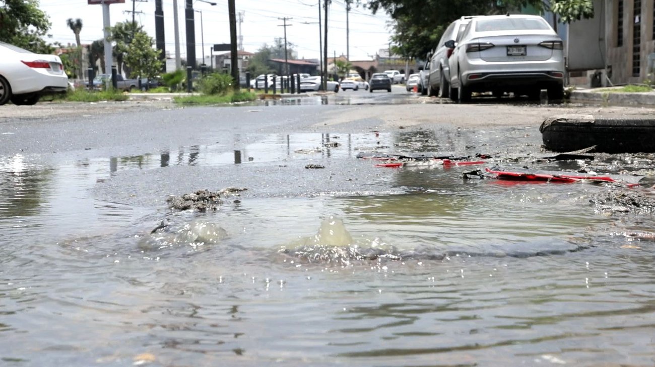 Vecinos de Escobedo exigen reparar fugas de aguas negras