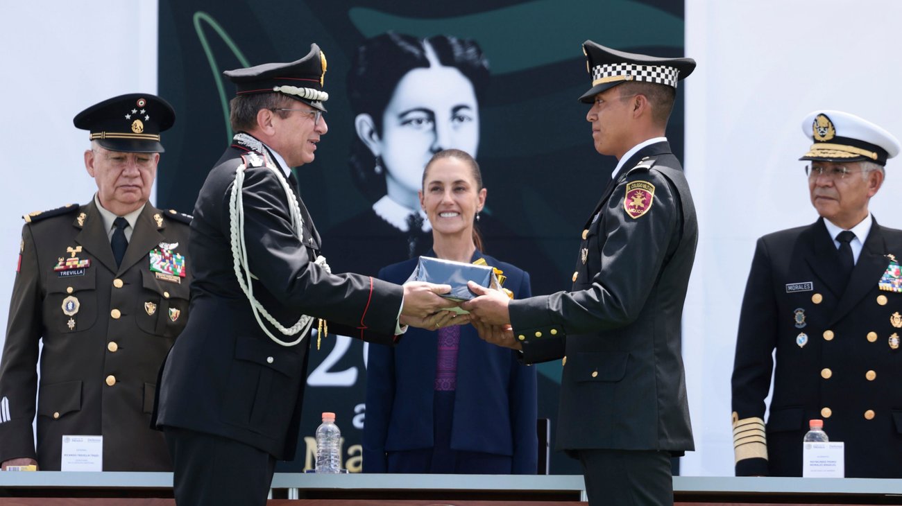 Encabeza Sheinbaum graduación de 8,138 militares