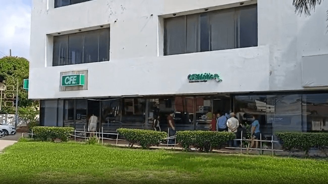 Pensionados protestan por recorte a pensiones en Tampico